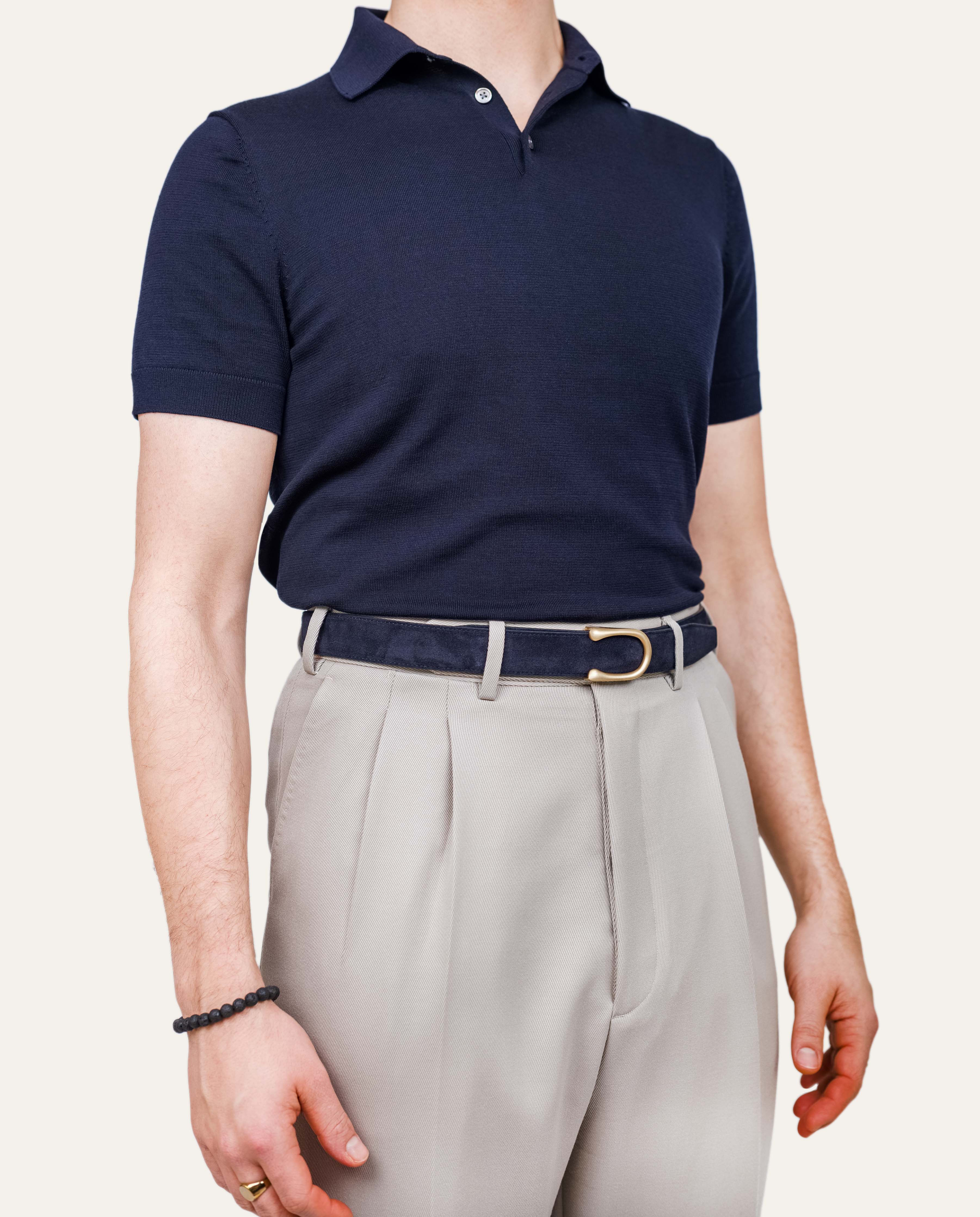 Modell 2 Gold Matt — Veloursleder Portofinoblau