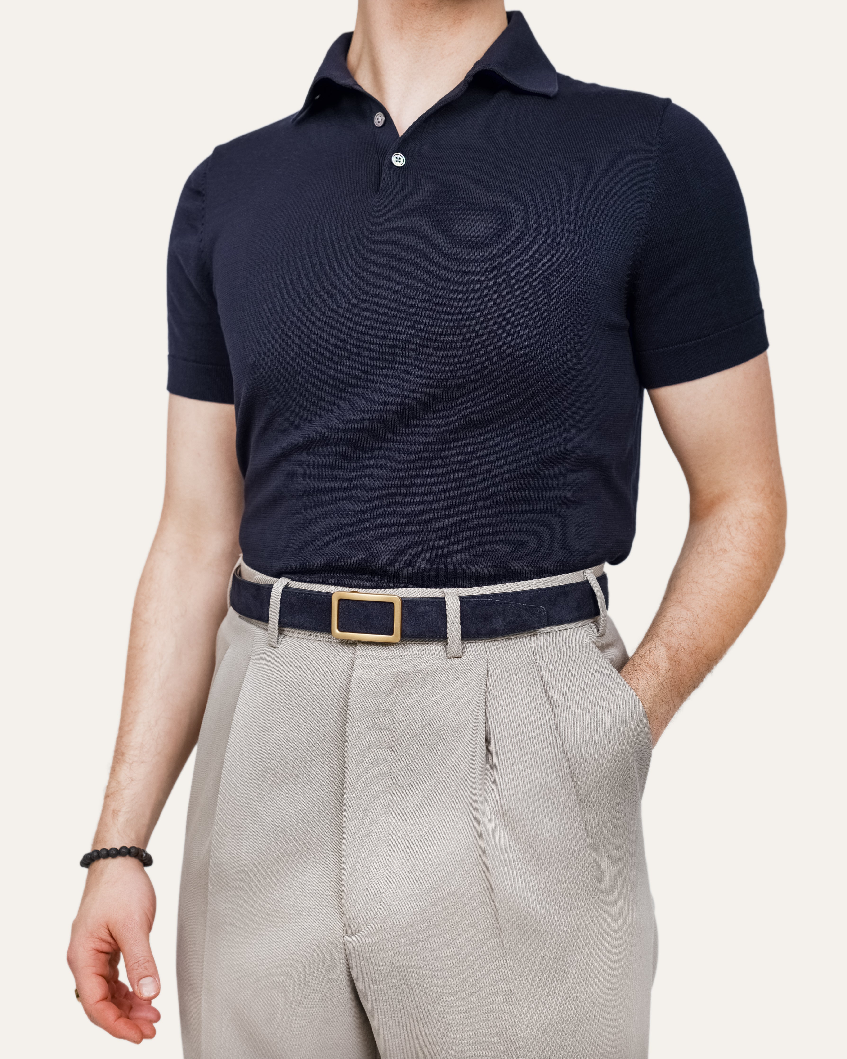 Modell 1 Gold Matt — Veloursleder Portofinoblau