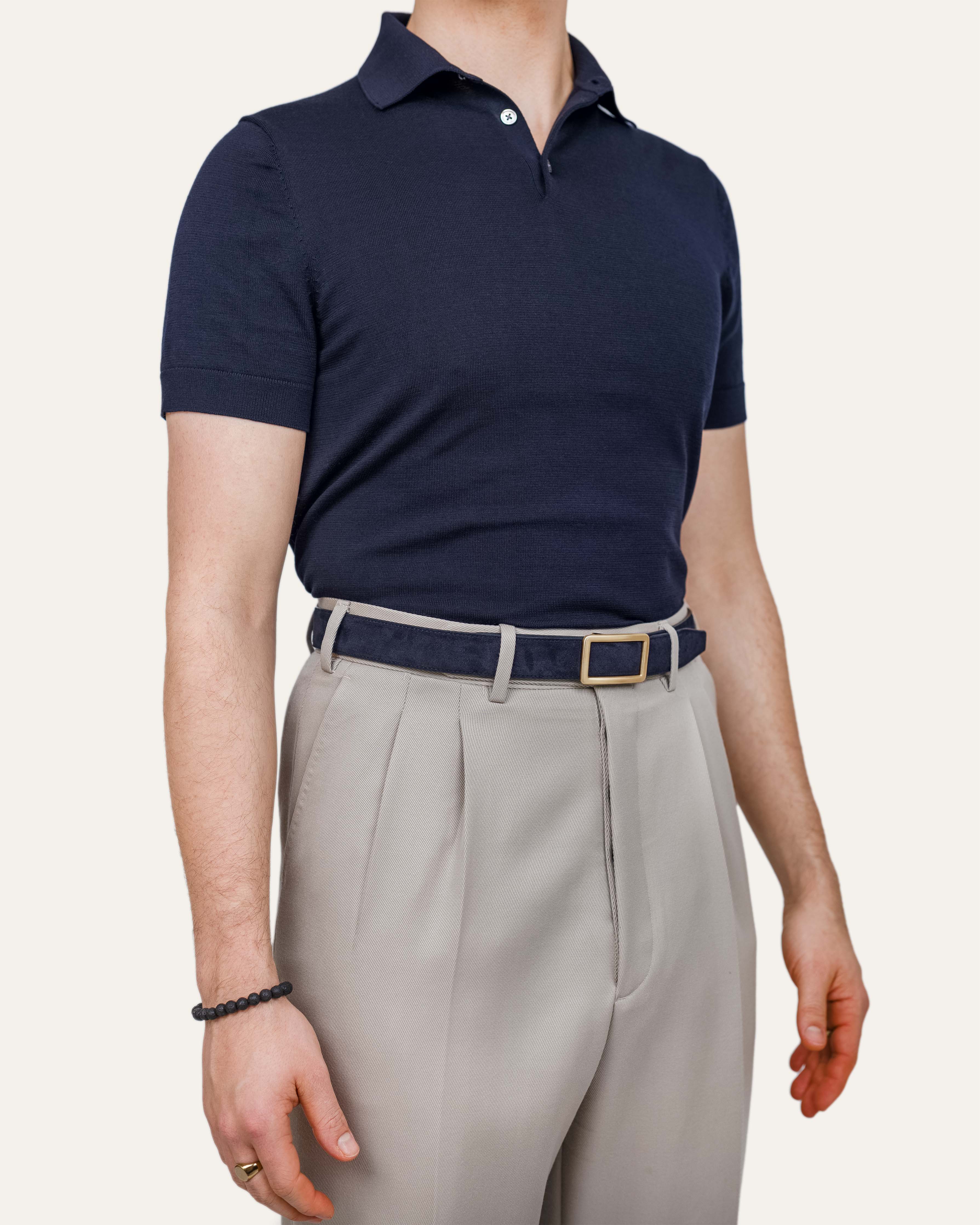 Modell 1 Gold Matt — Veloursleder Portofinoblau